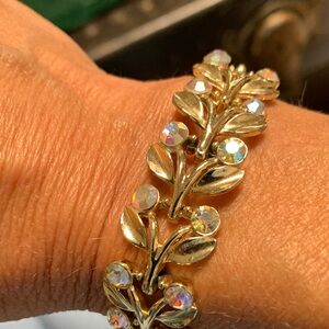 VINTAGE Elegant Gold bracelet w/ clip on earrings